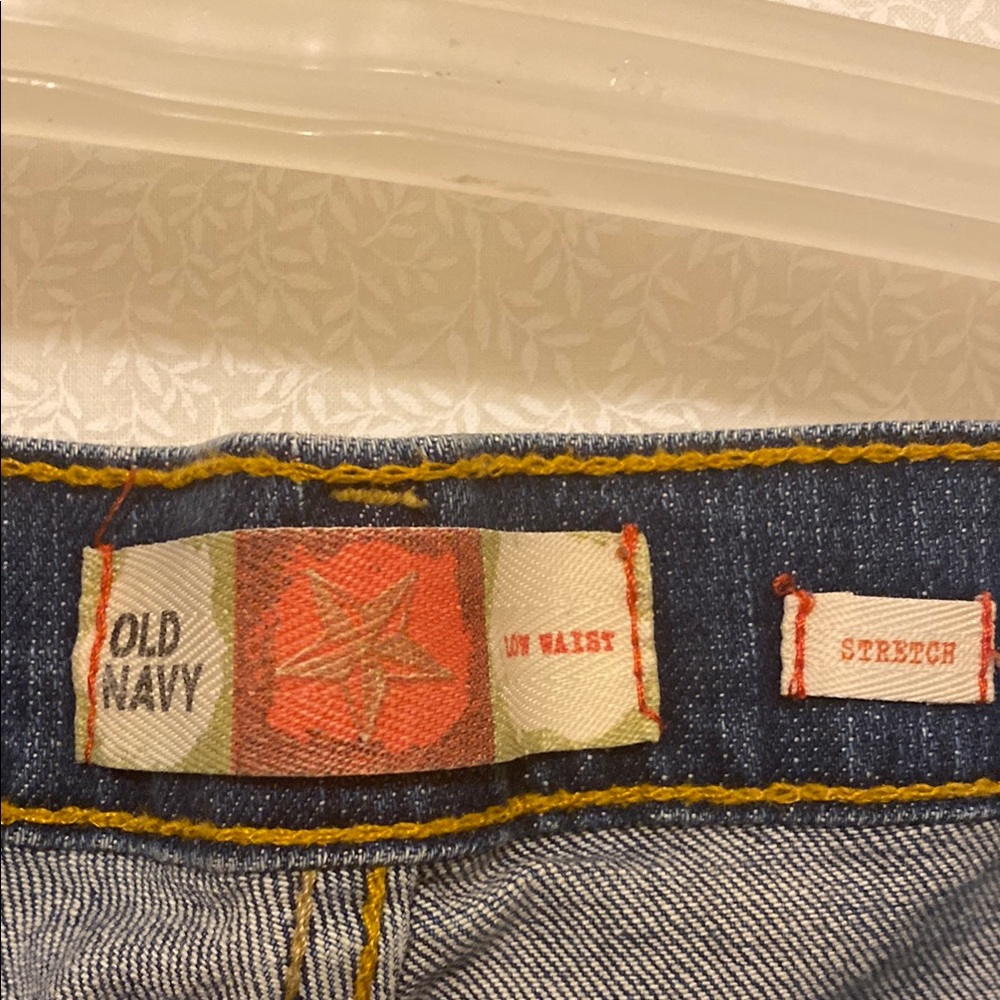 ❤️🔥4 for $20 Old Navy Blue Capri Jeans with Distressed Look - Picture 2 of 4